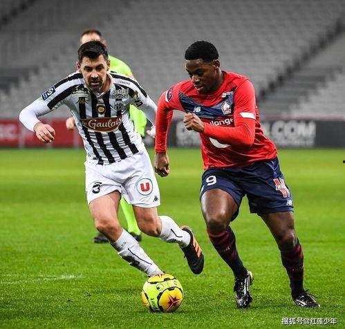 23-24赛季法甲第14轮：朗斯3 -2里昂,朗斯3-2逆转里昂，惊险保住主场胜利